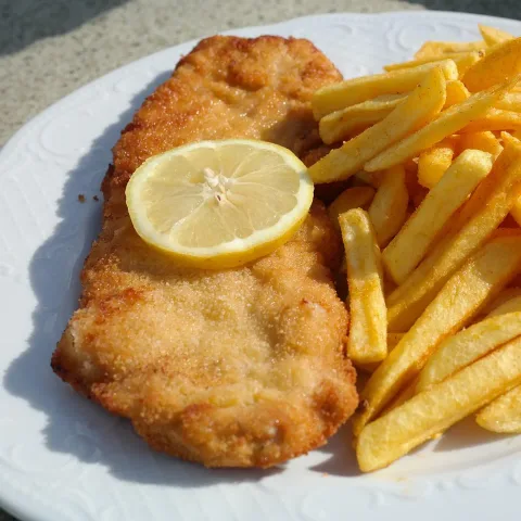 Milanesa con papas fritas, de la tienda de muestra Lo de Marta