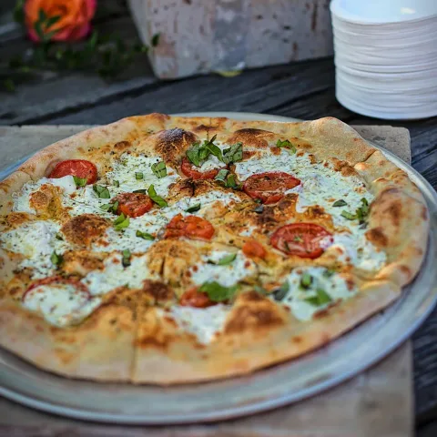 Pizza de muzzarella grande, de la tienda de muestra Lo de Marta