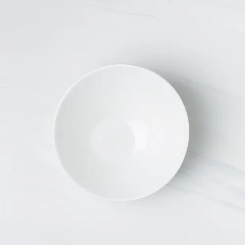 Plato hondo de cerámica, de la tienda de muestra Raíz Cerámica